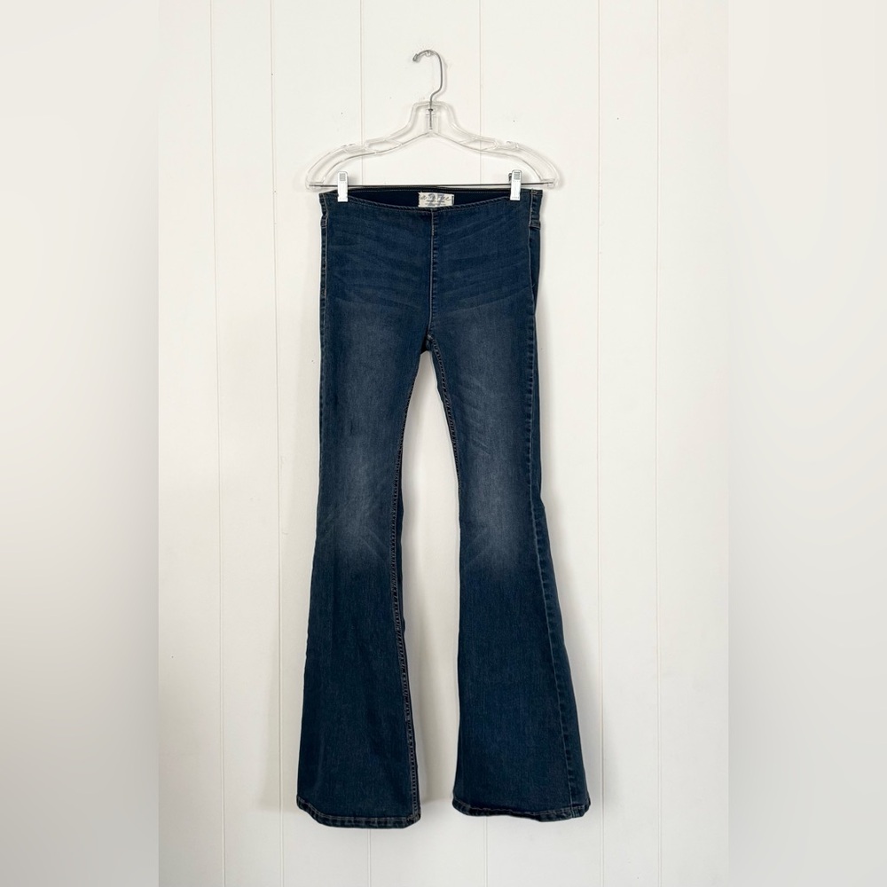 Free People We The Free Penny Pull-On Flare Jeans in Roll Of The Dice Size 27 - Picture 5 of 12